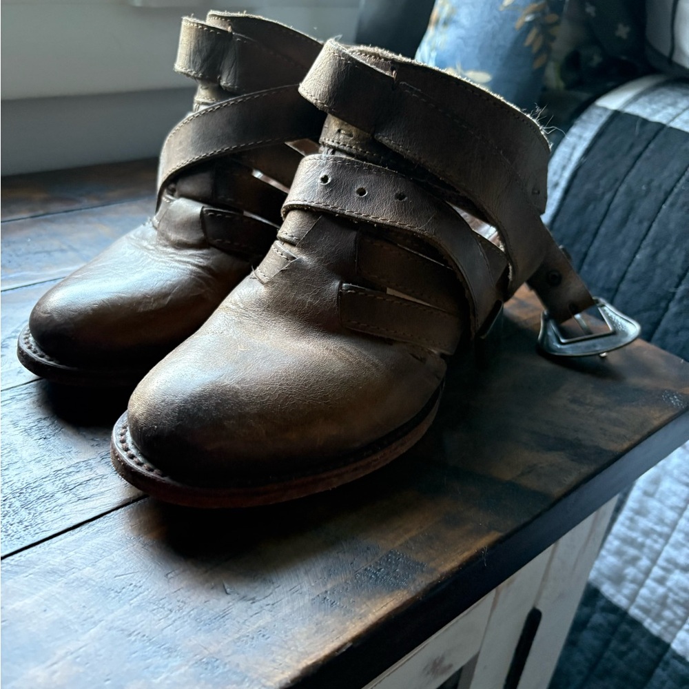 Freebird By Steven Lucky Mules Size 6 Brown